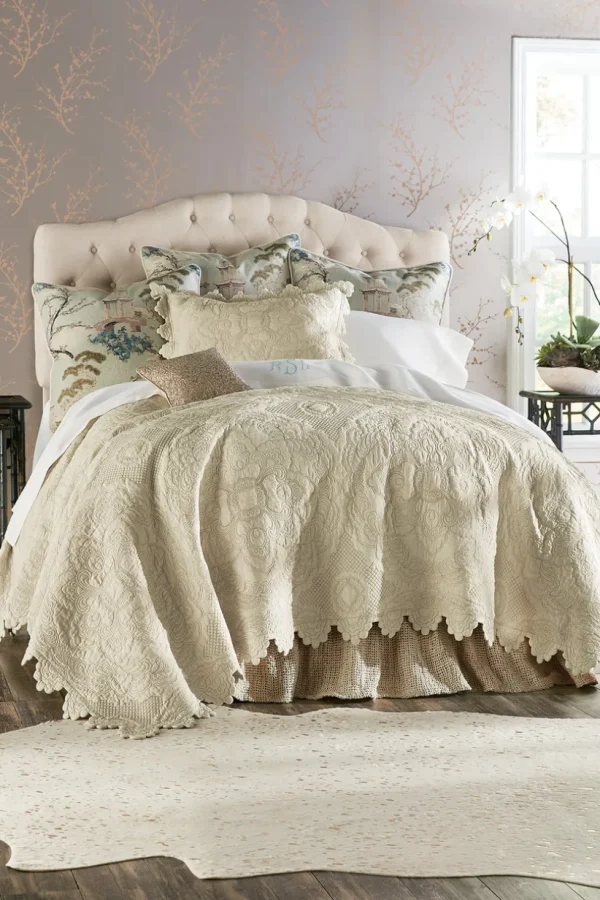 Marguerite Scalloped Quilt<Soft Surroundings New