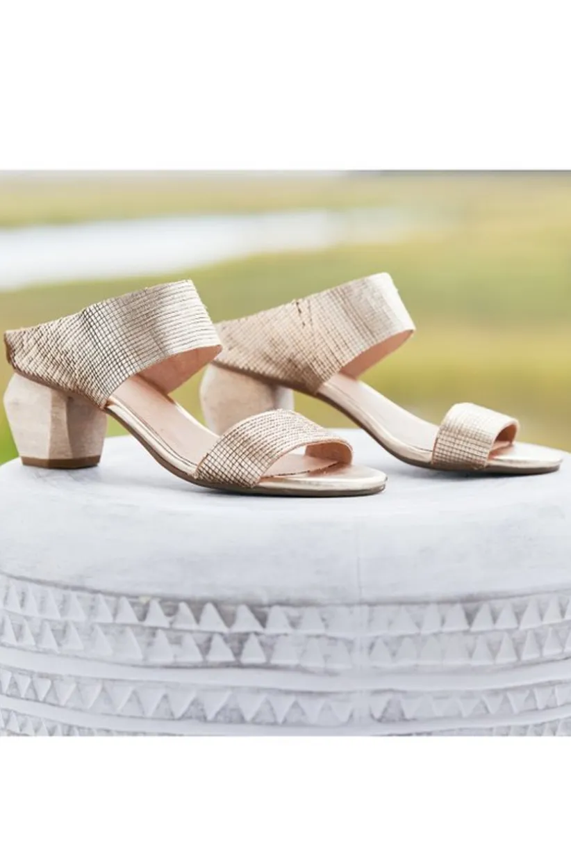 Antelope Amelia Textured Sandal<Soft Surroundings Fashion