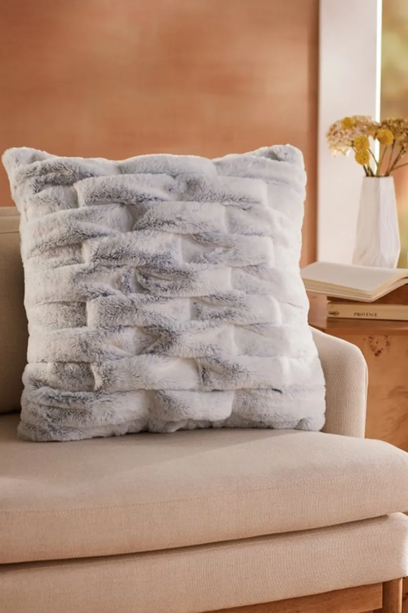 La Parisienne Faux Fur Pillow<Soft Surroundings Fashion