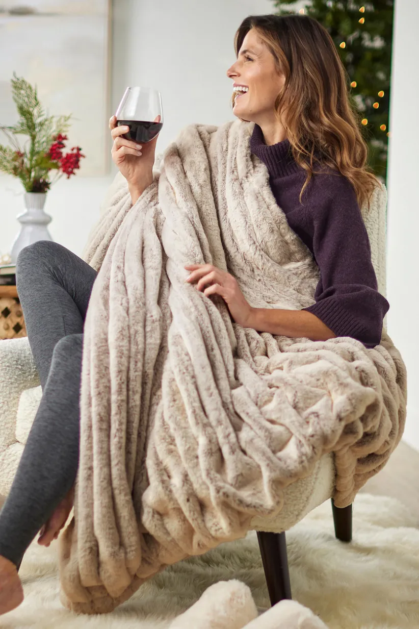 La Parisienne Faux Fur Throw<Soft Surroundings New
