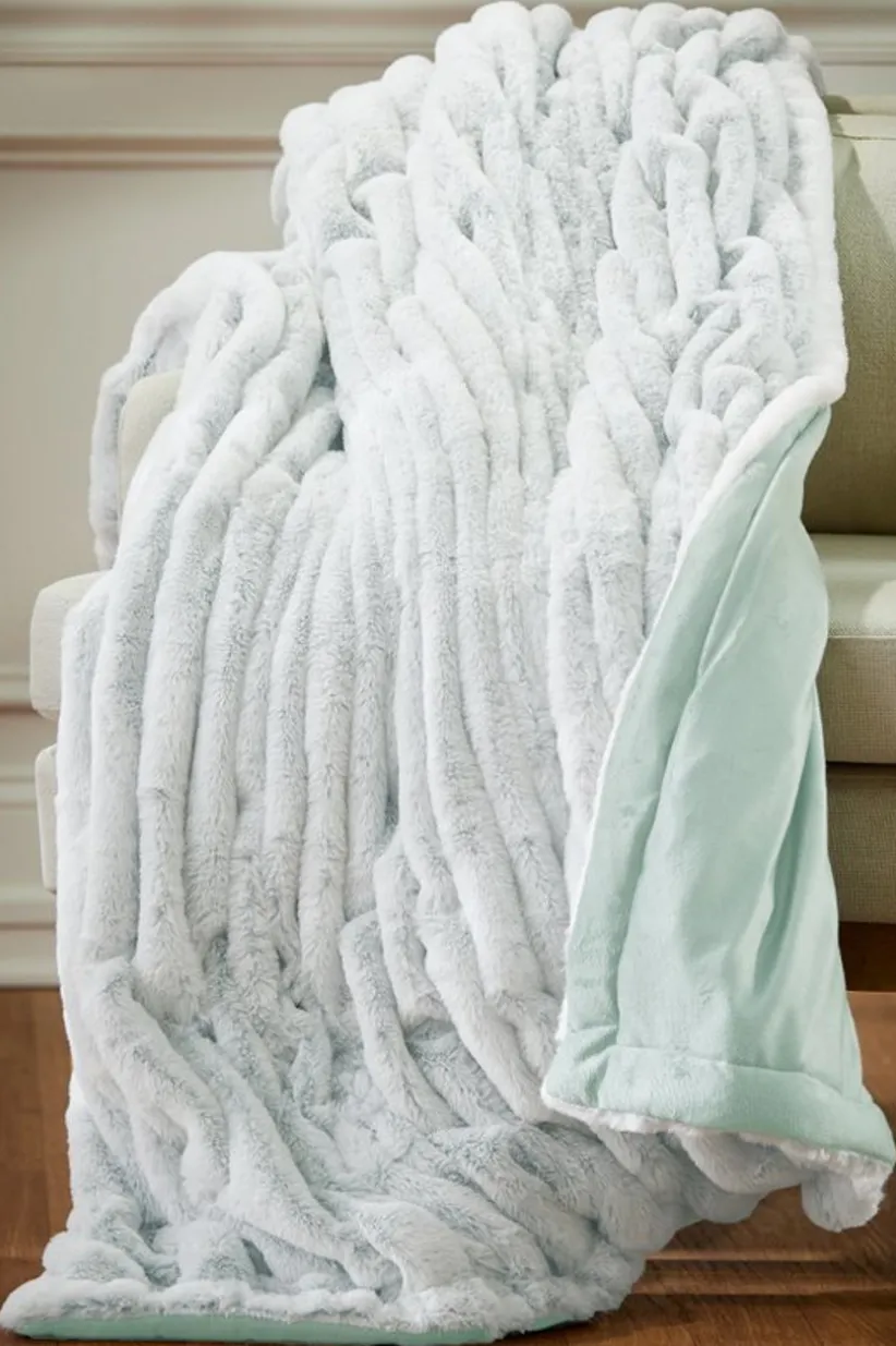 La Parisienne Faux Fur Throw<Soft Surroundings New