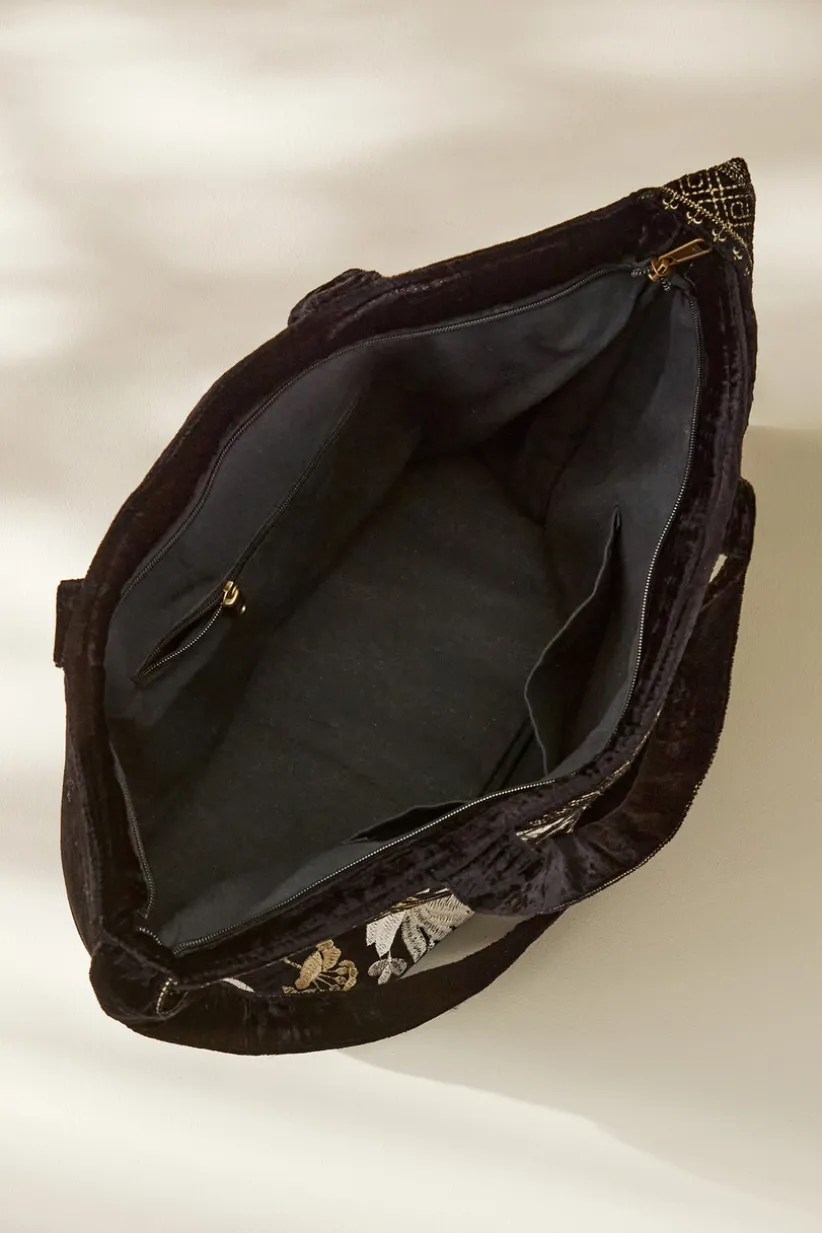 Lenora Embroidered Tote<Soft Surroundings Hot