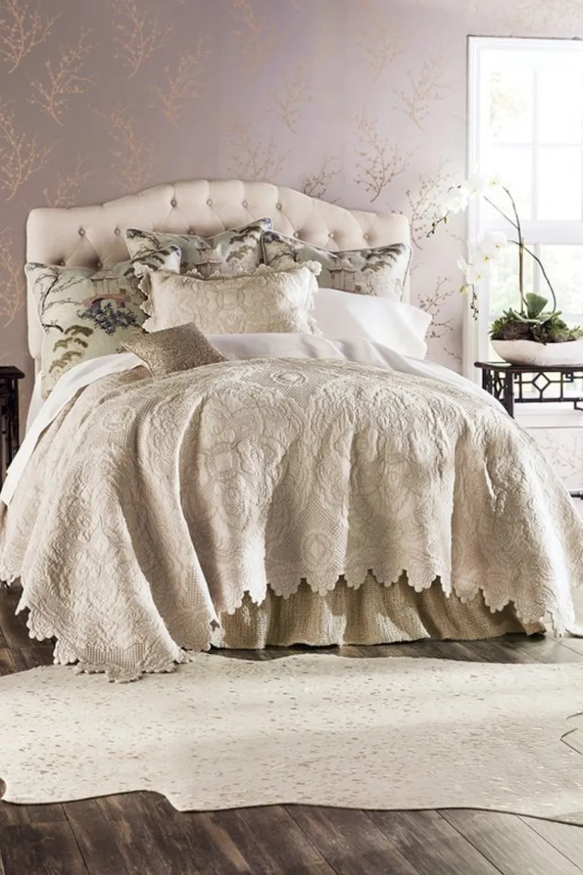 Marguerite Scalloped Quilt<Soft Surroundings New